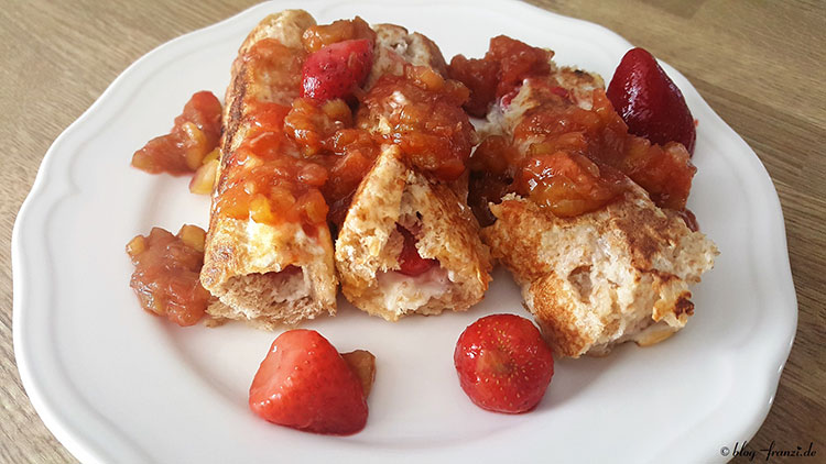 Rhabarber-Erdbeer French Rolls