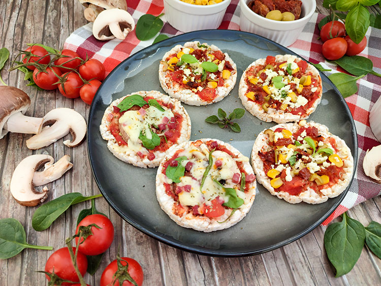 Pizza Reiswaffeln – vegetarisch griechische Variante und Schinken Variante