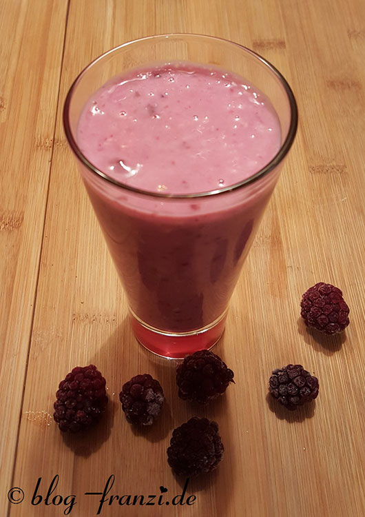 Brombeer-Bananen Buttermilchshake
