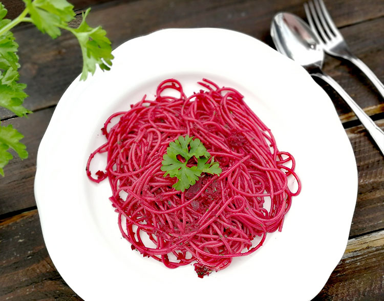 Pinke Pasta Nudeln Mit Rote Bete Pesto Fitnessrezepte Und Tipps