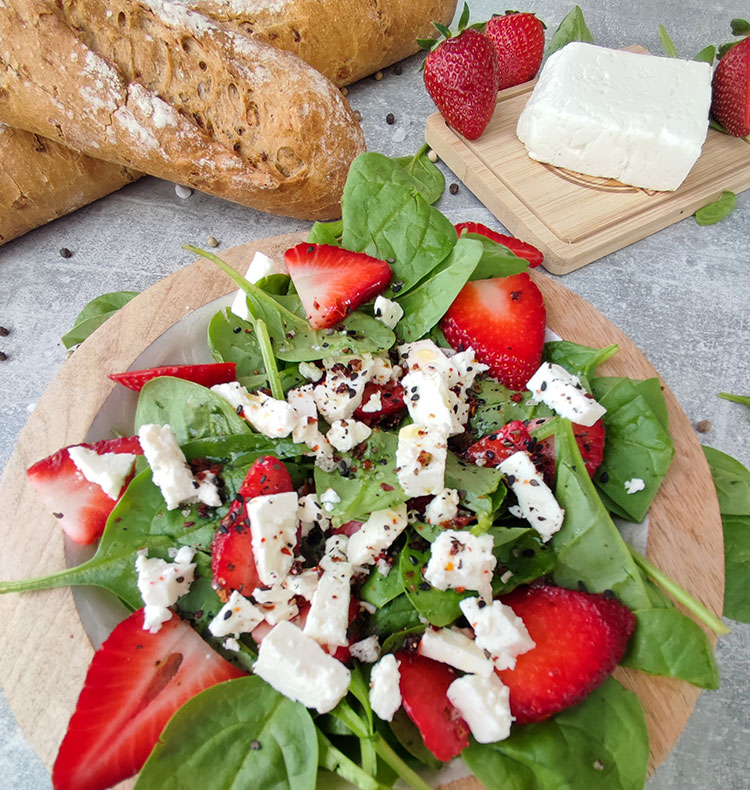 Spinat-Erdbeer-Salat mit Feta - Fitnessrezepte und Tipps