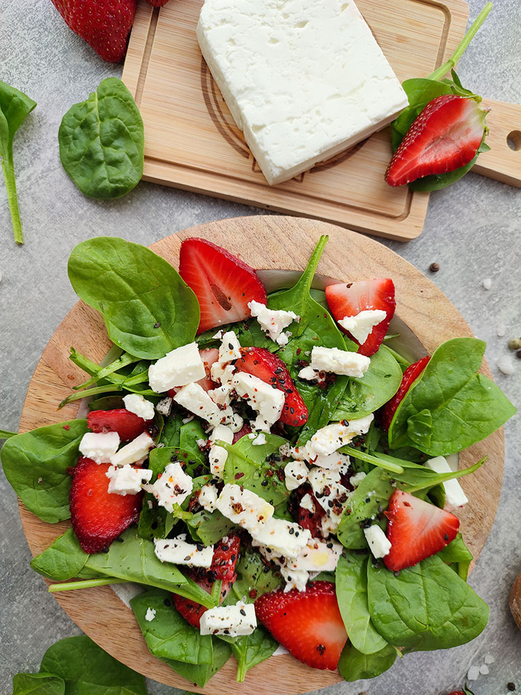 Spinat-Erdbeer-Salat mit Feta - Fitnessrezepte und Tipps